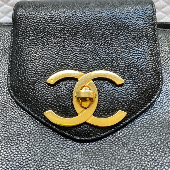 Preowned CHANEL vintage jumbo flap CC turnlock caviar shoulder chain tote bag - Picture 7 of 16